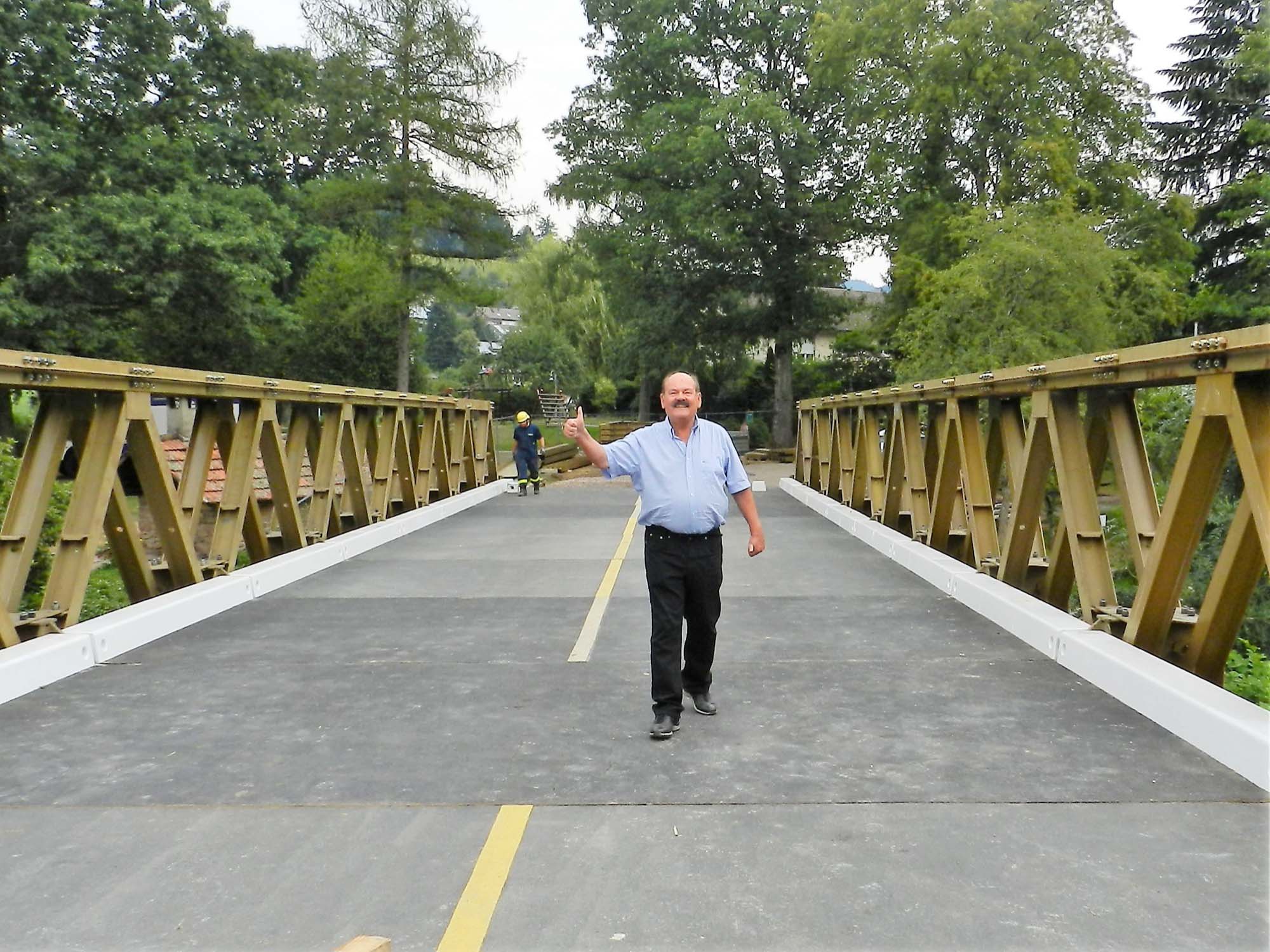 2018-7-23-ZE-UH-THW-Behelfsbrücke Kurpark DSCN9055 Brückenprüfung 3