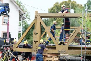 2018-7-23-ZE-UH-vo-L94-Brückeneinrollen Kurpark DSCF0670