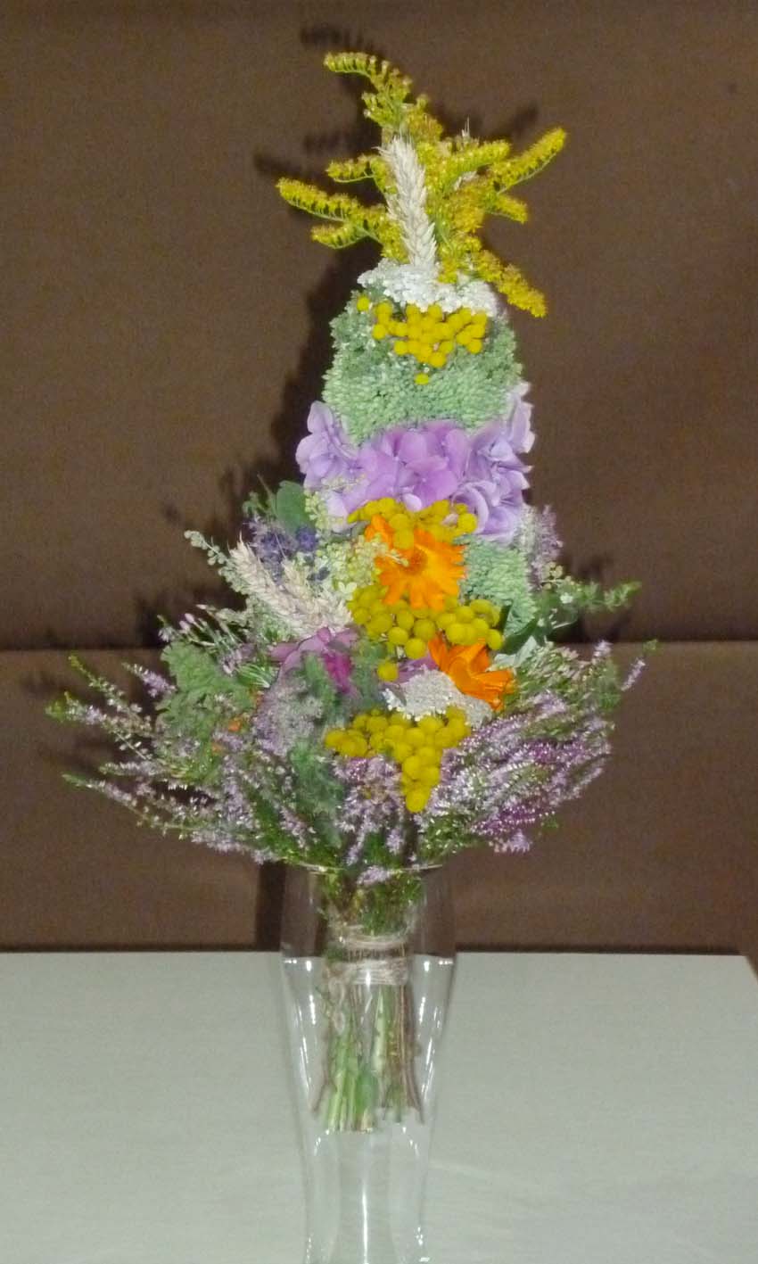 2018-7-30-NO-Angelika Kälble-Trachtengruppe-Kräuterbüschelbinden-TG40a