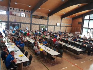 200 Vereinsvertreter trafen sich zum Bezirkstag der Fußballvereine