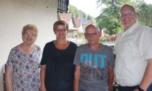 Jutta und Gerhard Thron für jahr­zehntelange Treue zu Nordrach geehrt