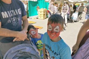 2018-8-15-OH-Jill Löffler-Naturpark-Markt-Zwei Spidermen besuchen den Markt mit ihren Eltern