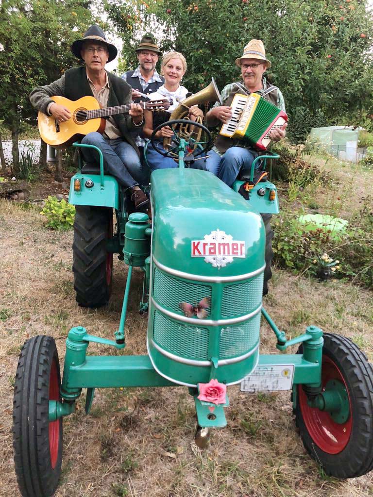 2018-8-24-NO-Toruist-Info-Mariele und Hausacher Oberlumpen-WhatsApp Image 2018-08-22 at 12.16.48