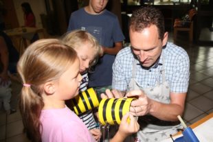 2018-8-31-OH-kal-Kindersommer Bienen basteln-vkMG8A8439