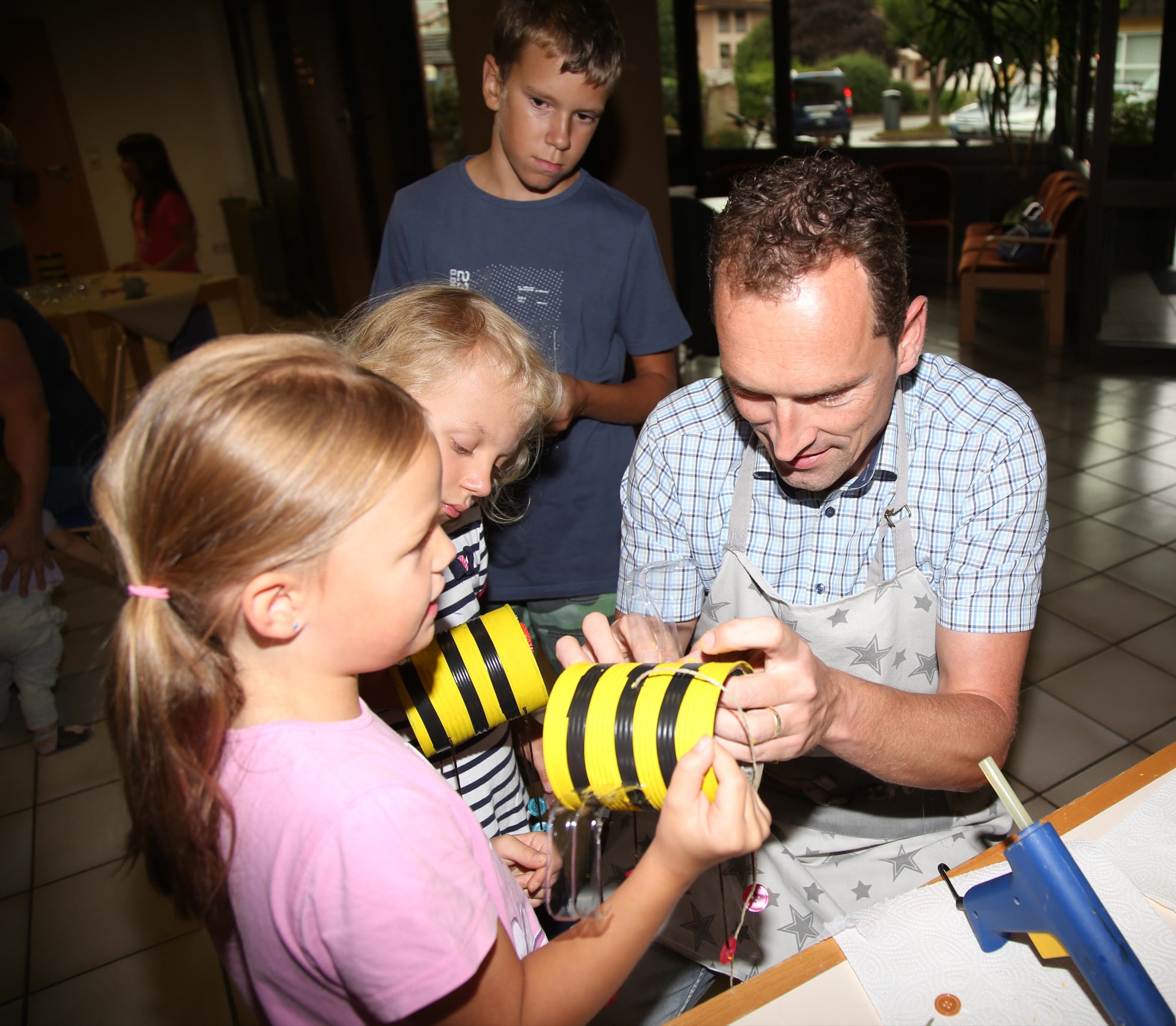 2018-8-31-OH-kal-Kindersommer Bienen basteln-vkMG8A8439