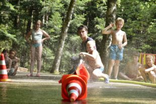 2018-8-8-ZE-Engelhardt-AWO-Besuch der FFW-Stadtranderholung-nsQPiAww