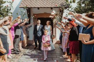 Mit roten Rosen ins Eheglück