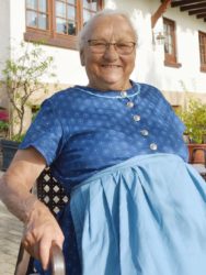 Theresia Pfaff feiert 85. Geburtstag