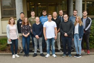 Dreizehn junge Menschen haben beim Biberacher Verpackungsspezialisten ihre Ausbildung begonnen