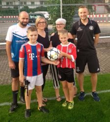 Edelfan und Damen-Duo spenden Spielball