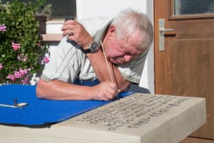 2018-10-10-OH-kal-Restaurierung Gedenktafeln-vkMG8A9931