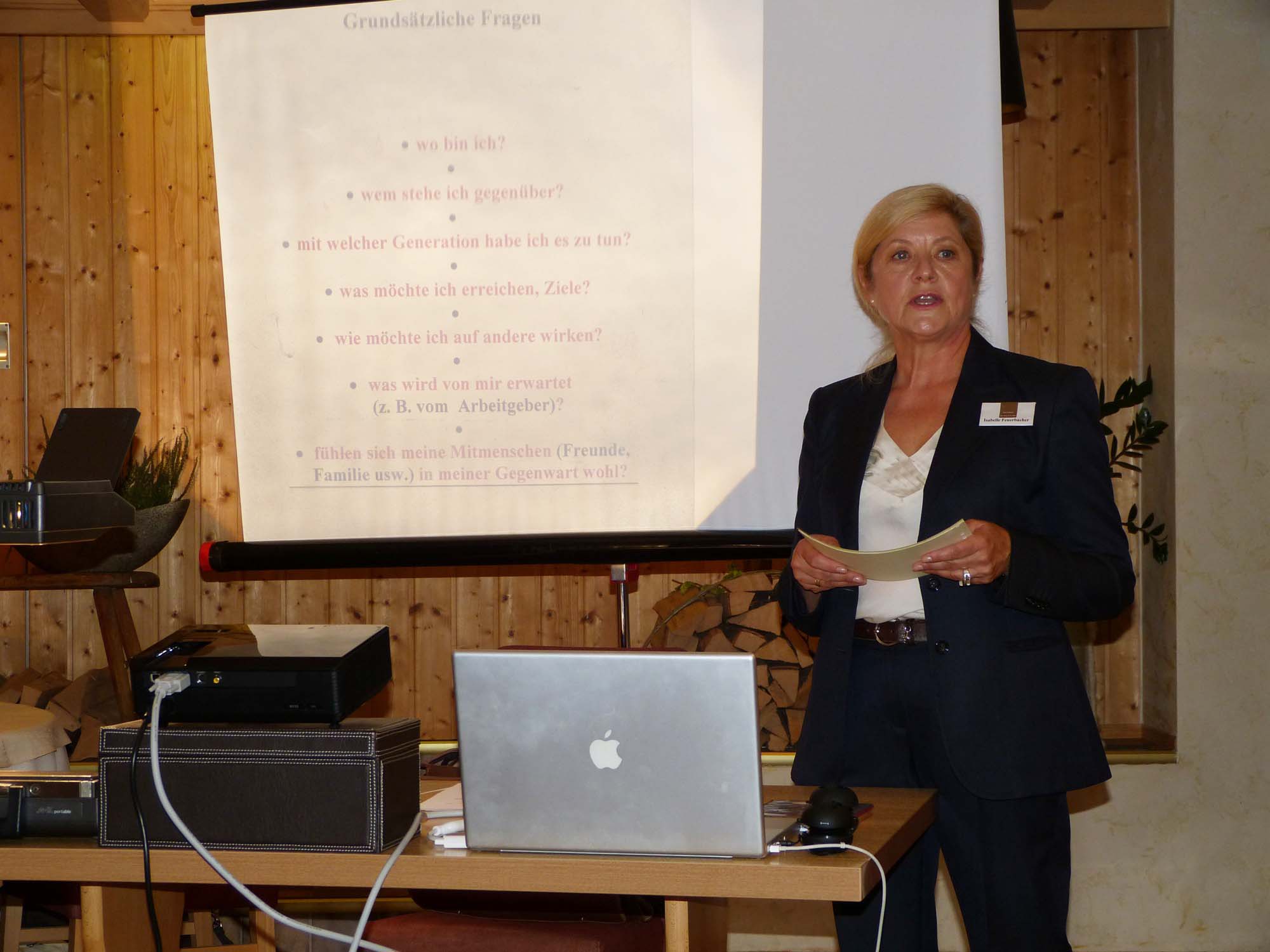 2018-10-10-UE-bia-Landfrauen-zeitgemäße Umgangsformen-Isabelle Feuerbacher