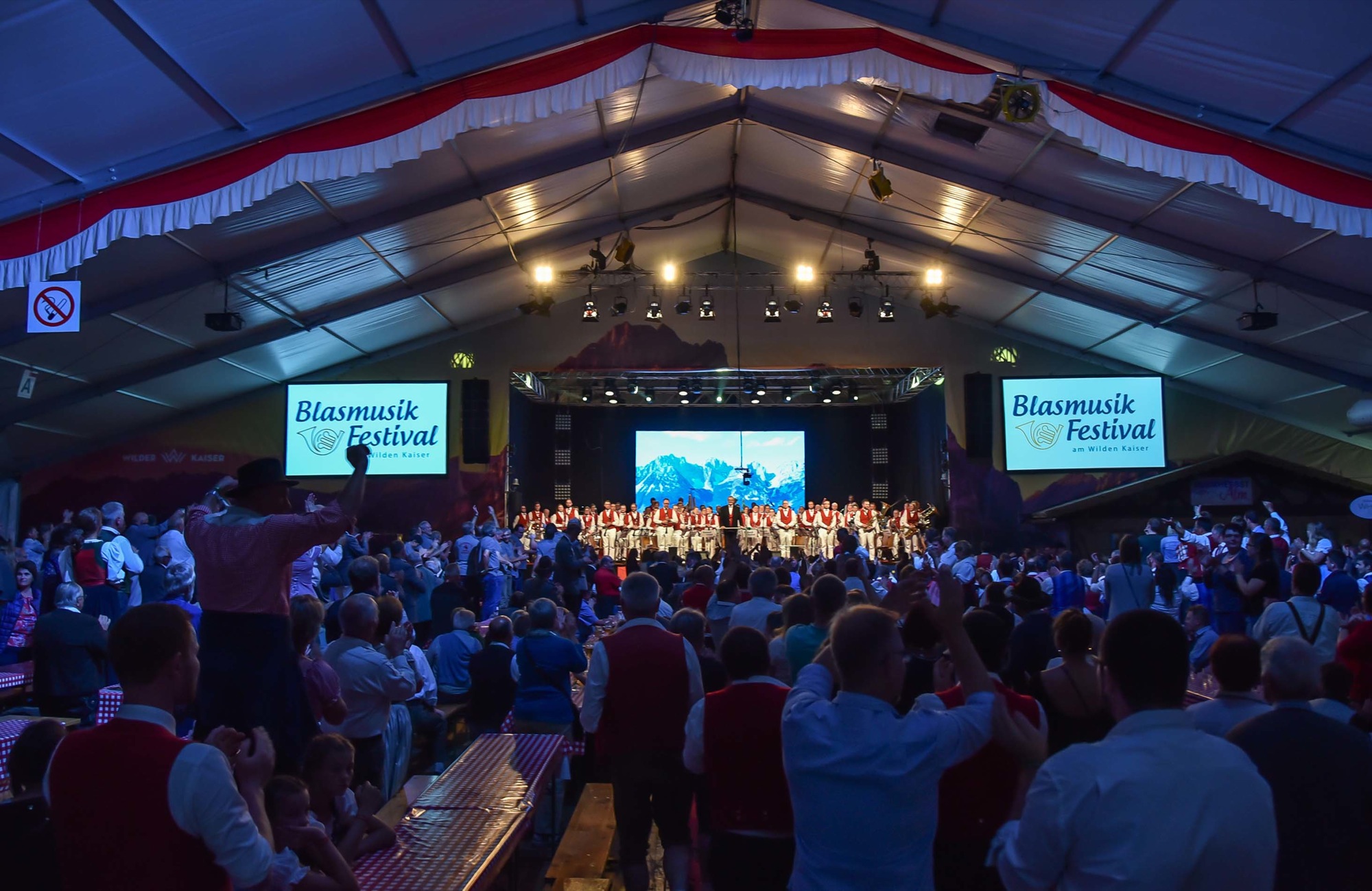 2018-10-19-OH-Michael Gutmann-Blasmusikfestival BMF 2018 _ Festzelt _ 20181013 _ Martin Hoerl_Miliz Trachtenkapelle Oberhamersbach (6)