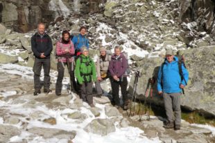 2018-10-22-NO-Alpenverein Nordrach-Hüttentrekking-Hohe Tatra-Gruppenfoto am Wasserfall Skok Foto Hubert Noll