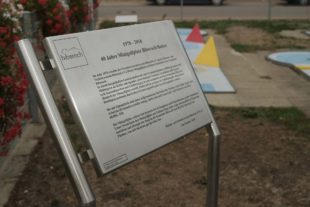 2018-10-5-BI-vo-Minigolf Gedenktafel DSCF2253