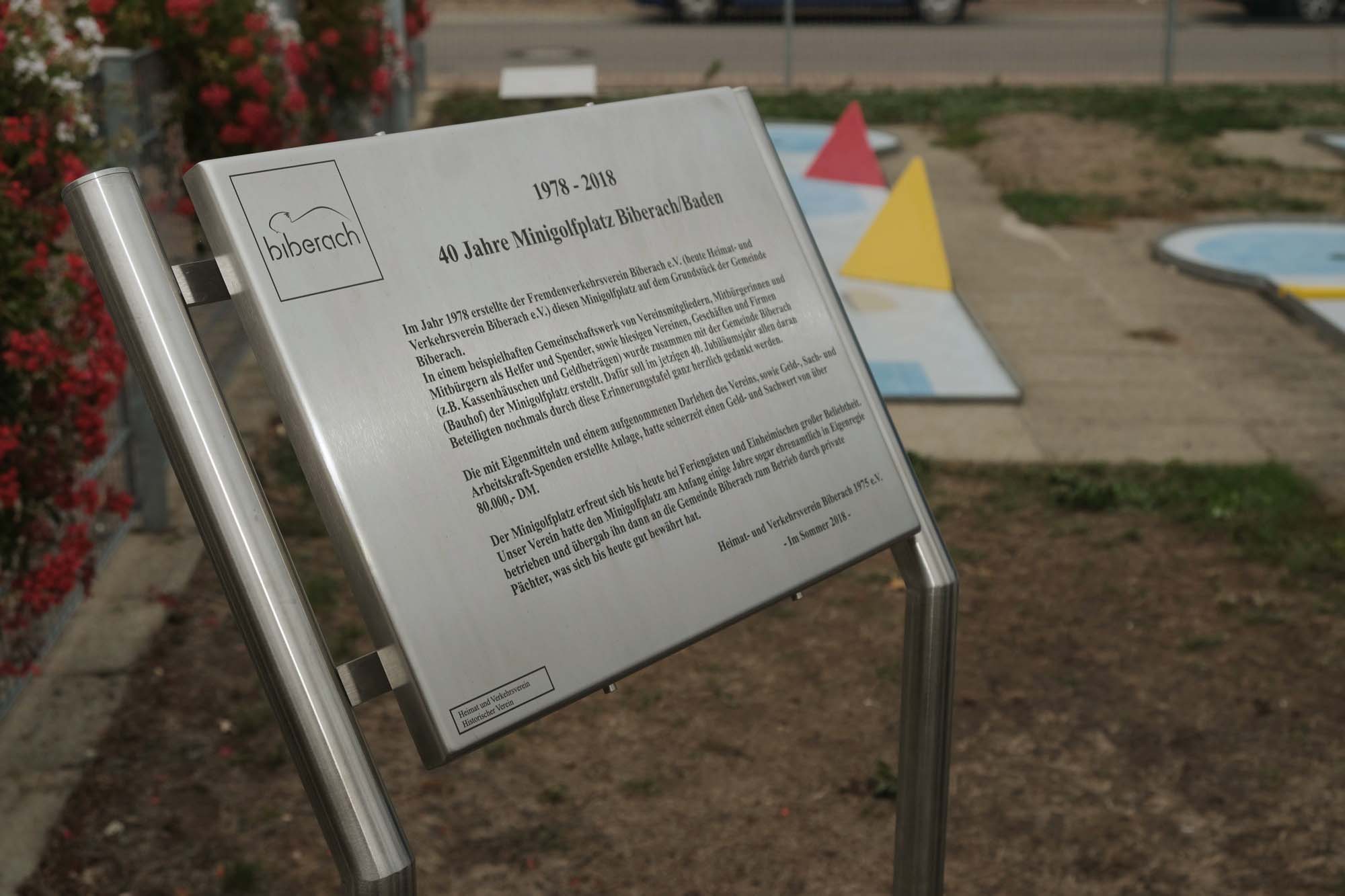 2018-10-5-BI-vo-Minigolf Gedenktafel DSCF2253