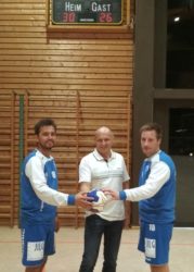 Thomas Vollmer spendet Sieger-Spielball