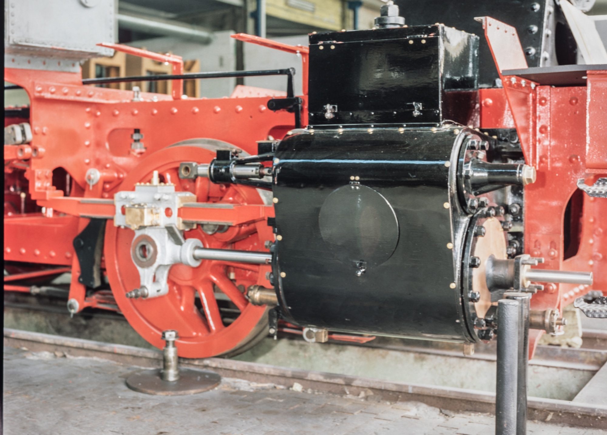 2018-11-12-Harmersbachtal-kal-Lok 20-xAEV Rad und Zylinder13x16