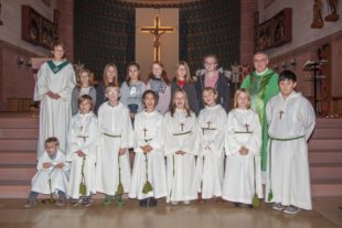 2018-11-12-OH-kal-Kichengemeinde St. Gallus-Ministranten-Kirchendienst erhält Verstärkung-vkIMG_5745