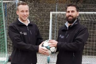 2018-11-14-OH-dhu-SVO-Ballspende-Matthias Lehmann spendet den Spielball