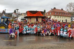 2018-11-2-ZE-UE-Narrengemeinschaft Unterentersbach-Hutmacher bei der Fasend 2018-Foto Narrengemeinschaft Unterentersbach-20180211_142557