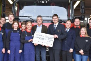 2018-11-28-BI-FFW-Jugendfeuerwehr-Weihnachtsspende-181126_terranetsbw_Weihnachtsaktion_Jugendfeuerwehr_Biberach