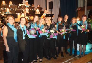 Sieben Mitglieder des Gitarrenvereins für langjährige Zugehörigkeit geehrt