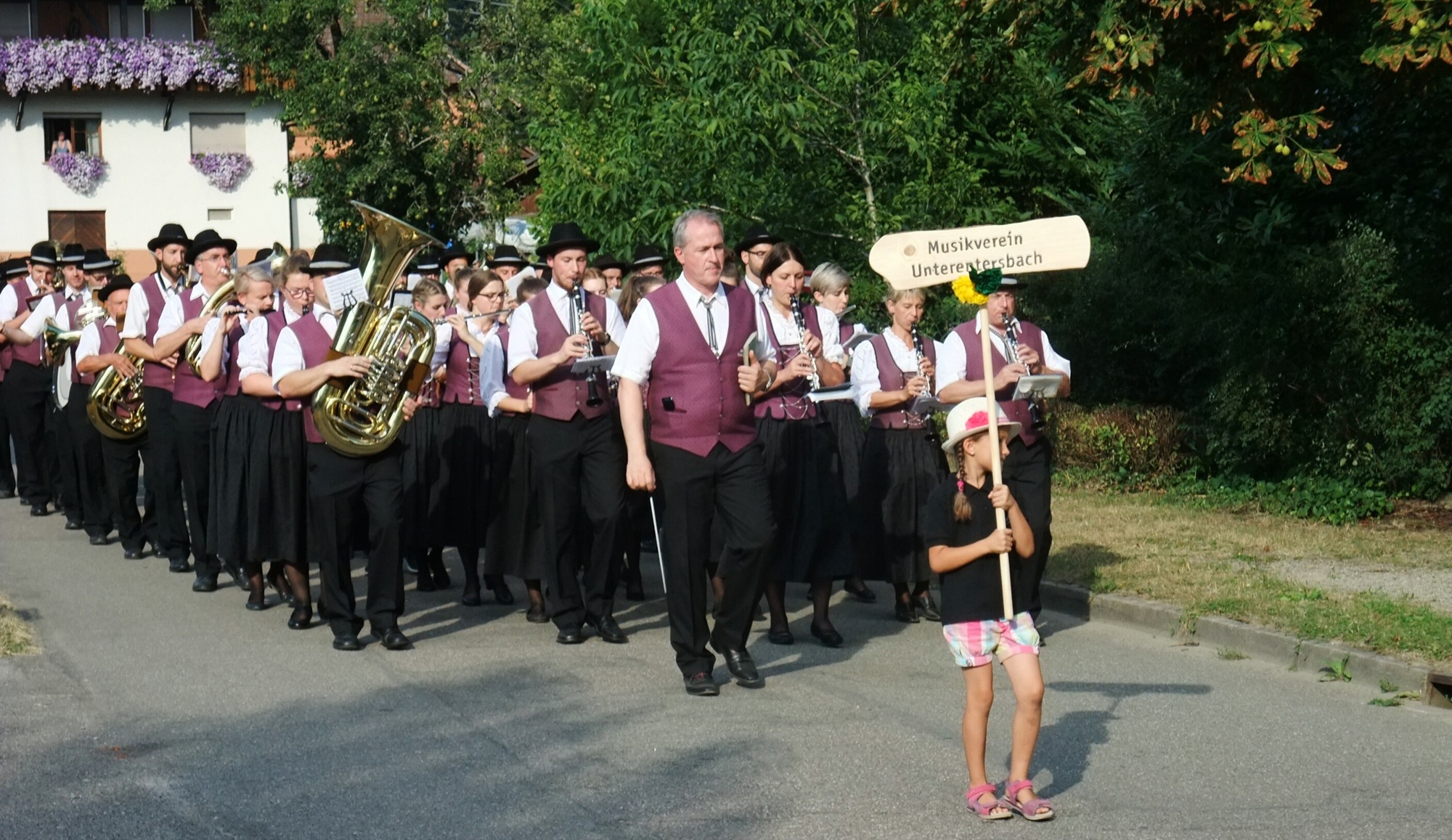 2018-11-7-ZE-UE-Franz Huber-Musikalischer Filmabend zum 50-jährigen Jubiläum der Musikkapelle Unterentersbach-++ Bb 50 Jahre-Umzug )