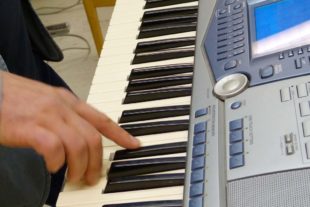 2018-11-9-NO-bia-Chor der Klänge-Herbstkonzert-Dienstjubiläum Viktor Kraus-Keyboard