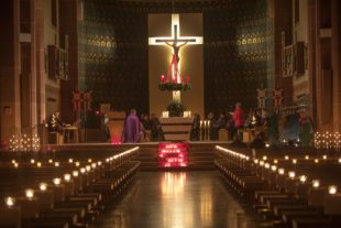 Rorateamt bei Kerzenschein