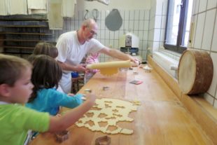 2018-12-14-ZE-UH-Monika Lehmann-Besuch der Bäckerei Knäble-Sonnenkindergruppe-Kindergarten Kleine Wolke-IMG_1659