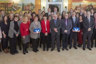 2018-12-21-LR-Susanne Hauser-Volksbank Mitarbeiterehrungen_2018 voba_lahr_jubilare_befoerderung_4MB1893 1_schmal