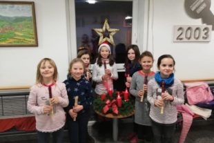 2018-12-27-BI-Flötenschülerinnen der Bläserjugend Prinzbach-Schönberg spielen im Seniorenheim Haus Kapellenblick-Foto Christa Riehle-Bild 1