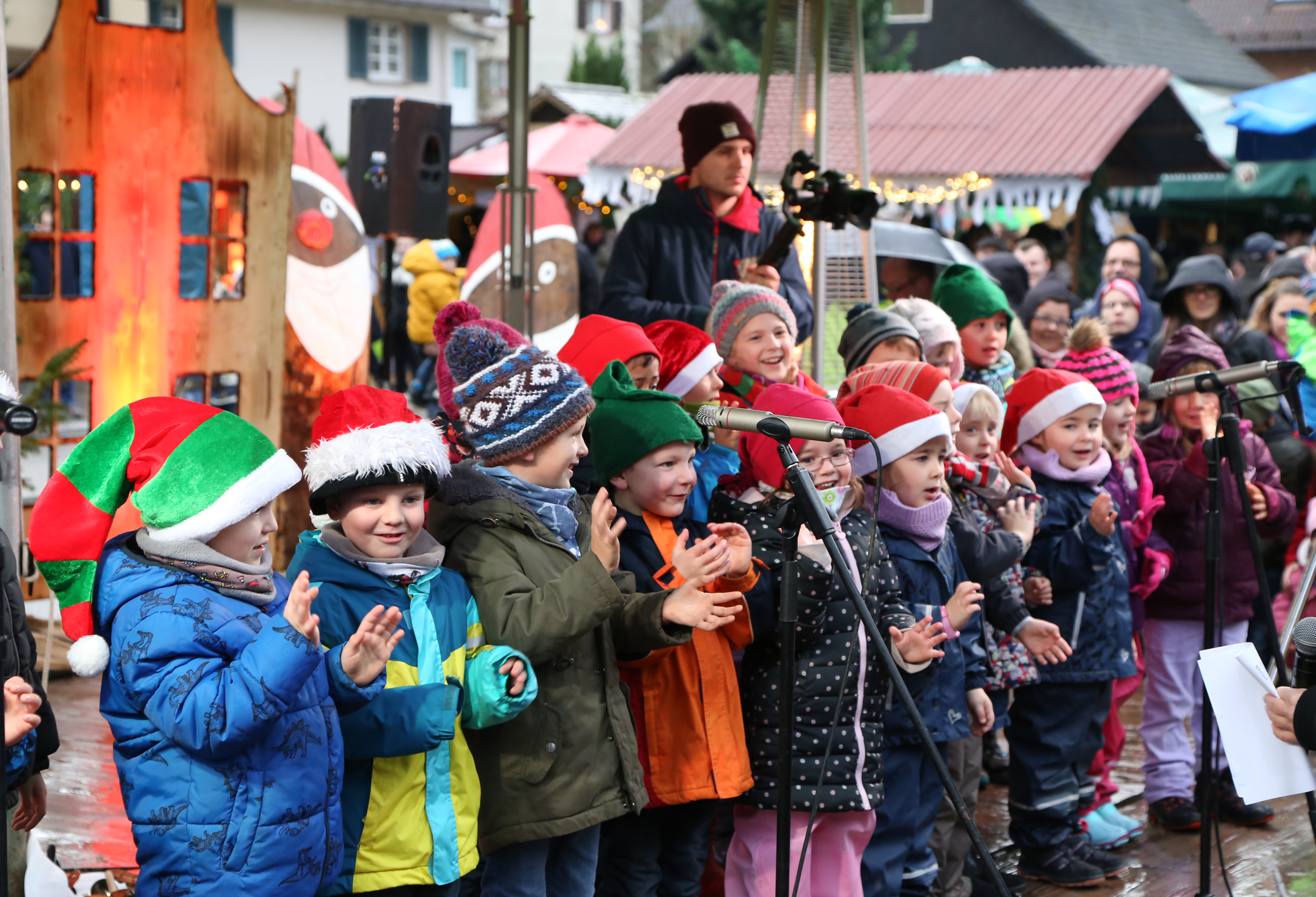 2018-12-3-OH-Weihnachtsmarkt Oberharmersbach 2018-Foto Anne-Kathrin Heizmann-IMG_6490+_Kindergarten