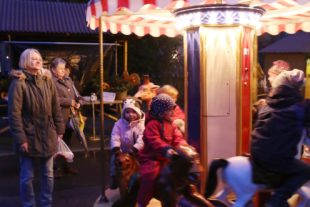 2018-12-3-OH-Weihnachtsmarkt Oberharmersbach 2018-Foto Anne-Kathrin Heizmann-IMG_6645+_Karusell