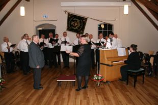 2019-1-2-BI-dp-Männergesangverein-Jahreskonzert 2018-Reinhard Ruf Sonja Große Chor