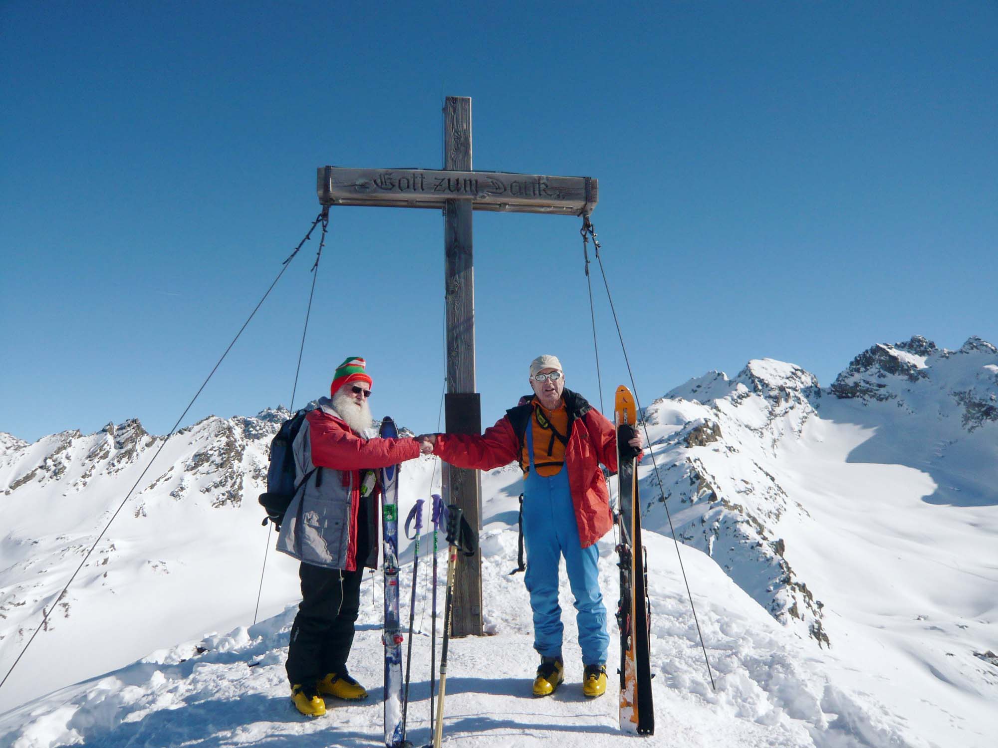 2019-3-1-NO-mh-Alpenverein-Paul Boschert und Rolf Basler, die Ur-Senioren am Hennenkopf ( 2704m)