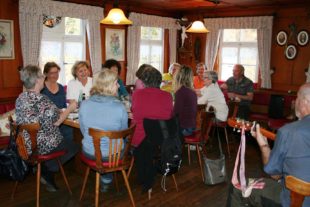 2019-3-20-OH-Jill Löffler-Bärlauch-Wochen OH-Im Anschluss an den Bärlauch-Kochworkshop geht es gemütlich zu.