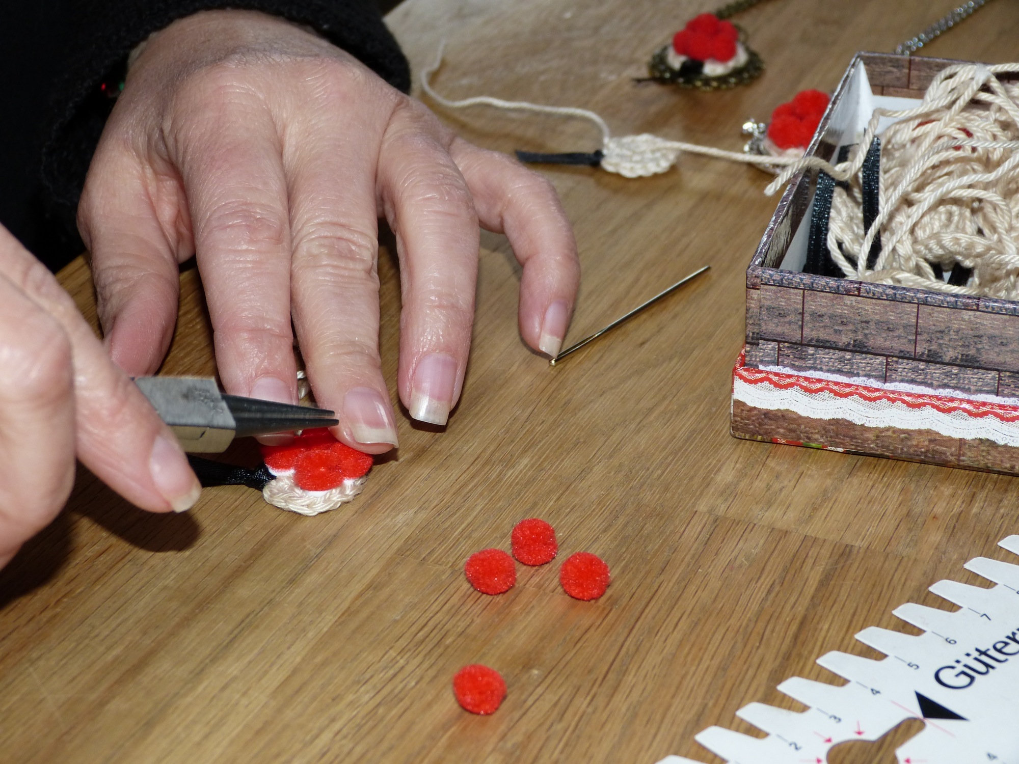 2019-3-29-BI-bia-Nathalie Diebold-Bollenhut-+ Bollen kleben