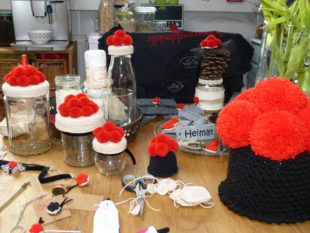 Wie kommt der Bollenhut ans Ohr?