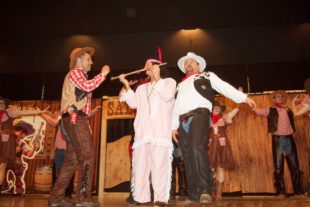 2019-3-4-Oberharmersbach-Schwarz-Weiß-Ball-2019-Foto-Karl-August Lehmann-vkIMG_6790