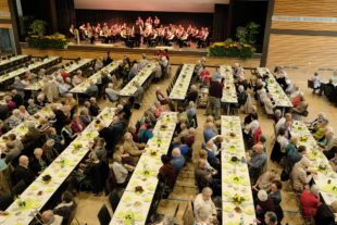 Einladung zu Kaffee und Kuchen mit Musik