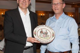 2019-4-18-OH-kal-Miliz-und-Trachtenkapelle-Ehrendirigent Rappenecker-zvkIMG_7519b