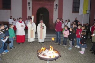 Christen feiern die Osterbotschaft