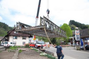 Behelfsbrücke wird nachjustiert