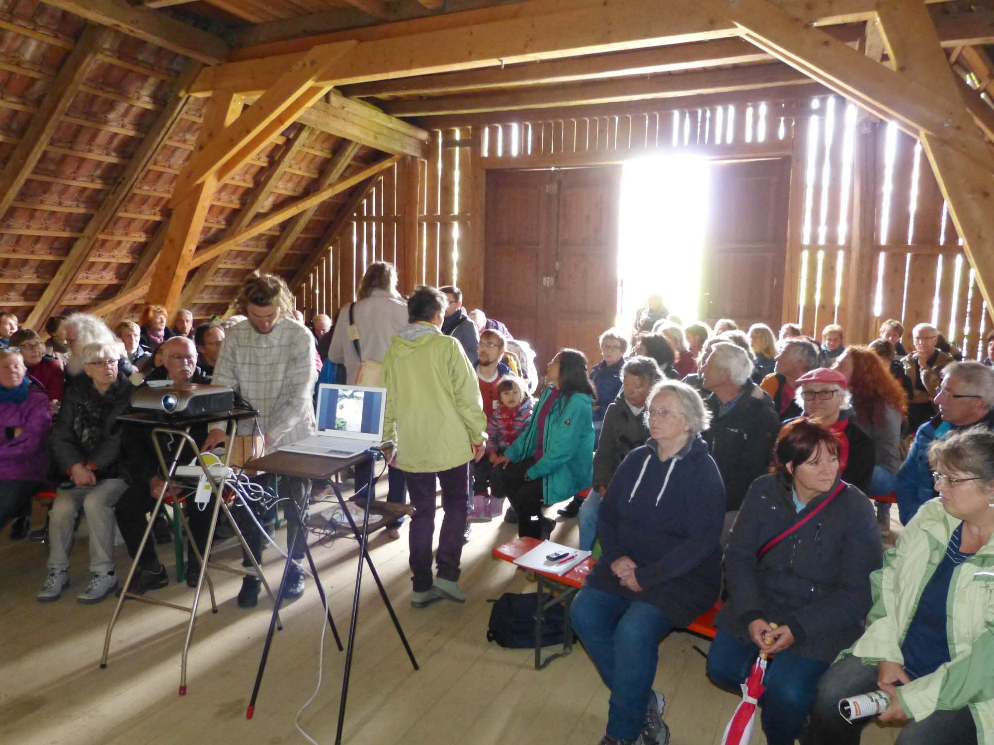 2019-4-29-ZE-UE-bia-Pflanzentauschtag-SP Warten auf Vortrag