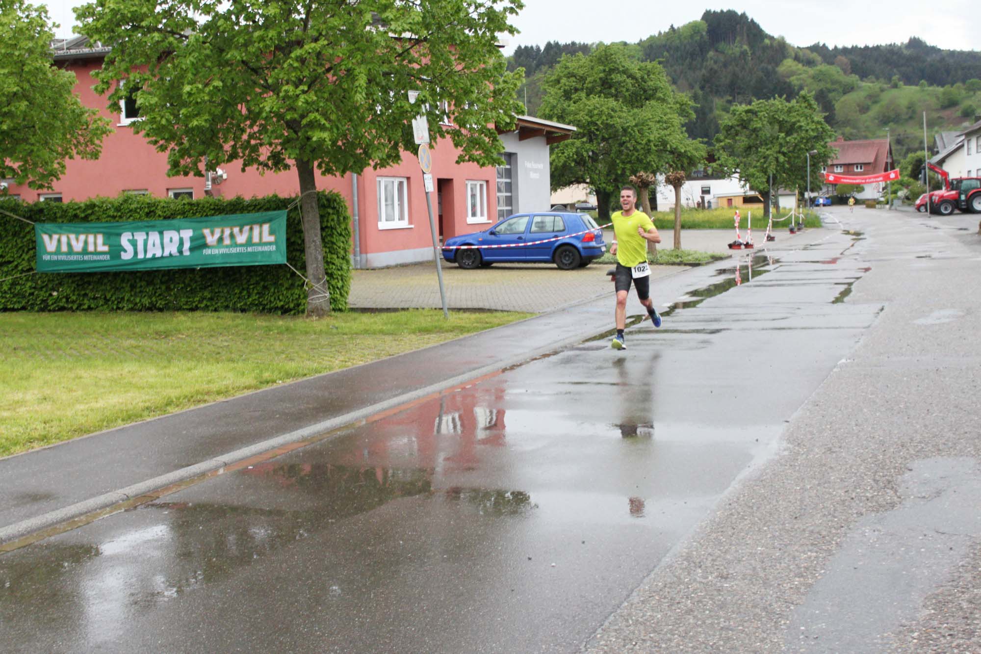 2019-4-30-BI-ske-Straßenlauf Biberach-sieger_10_km_josua_struebel