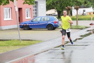 2019-4-30-BI-ske-Straßenlauf Biberach-sieger_10_km_josua_struebel_ausschnitt