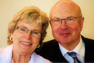 2019-4-5-18-BI-Holzenthaler-Goldene Hochzeit-02-13 Einladungskarte C5 Seite 2-mit-Hintergrund-4C_ausschnitt