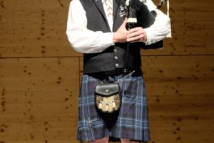 2019-4-8-BI-vo-Frühjahrskonzert Blasorchester- Dudelsack-Solo 2019-4-7-BI-vo-Frühjahrskonzert Blasorchester- DSCF6603